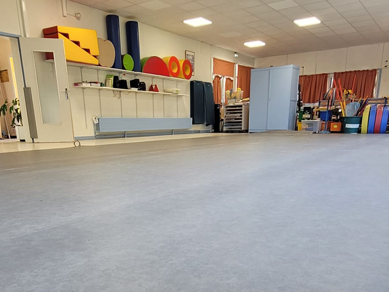 Pose de sol Pvc à la mairie de Laudun