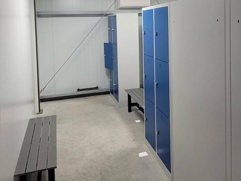 Création d’un vestiaire situé dans un hangar