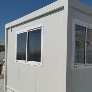 : Installation de guérites de contrôle d’embarquement avec chauffage et électricité.