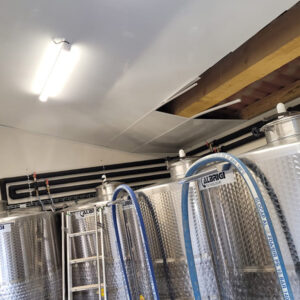 pose de faux plafond dans des locaux industriels